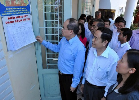Phó Chủ tịch Hội đồng Bầu cử Quốc gia Nguyễn Thiện Nhân kiểm tra công tác bầu cử tại Đồng Nai - ảnh 1